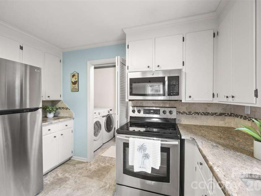 706 Unity Street, Fort Mill, SC 29715.  MLS# CAR4412427, YatesRealty ID 43597. And cute coffee bar