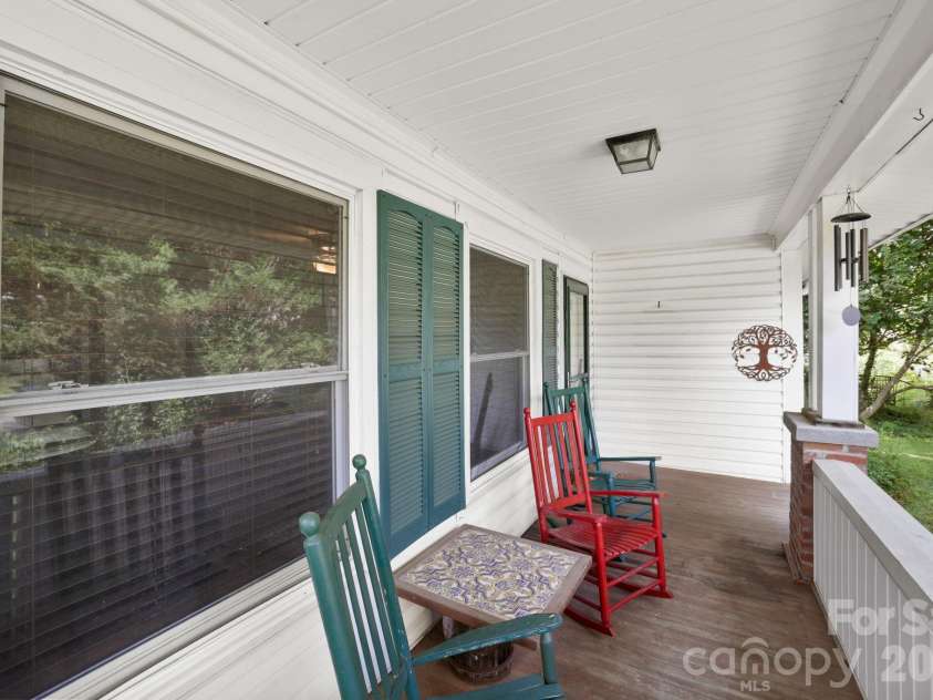 38 Mitchell Avenue, Asheville, NC 28806.  MLS# CAR4412545, YatesRealty ID 43598. 