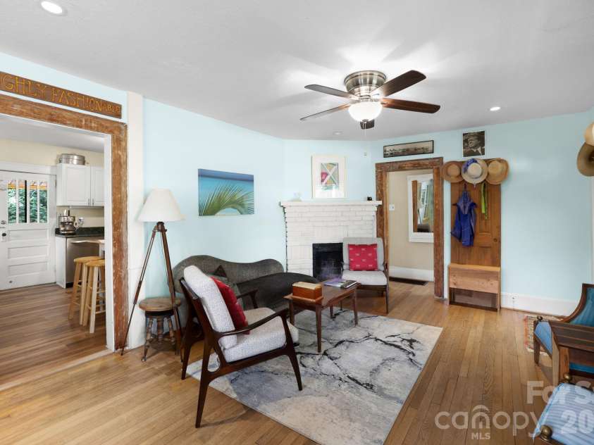 38 Mitchell Avenue, Asheville, NC 28806.  MLS# CAR4412545, YatesRealty ID 43598. 