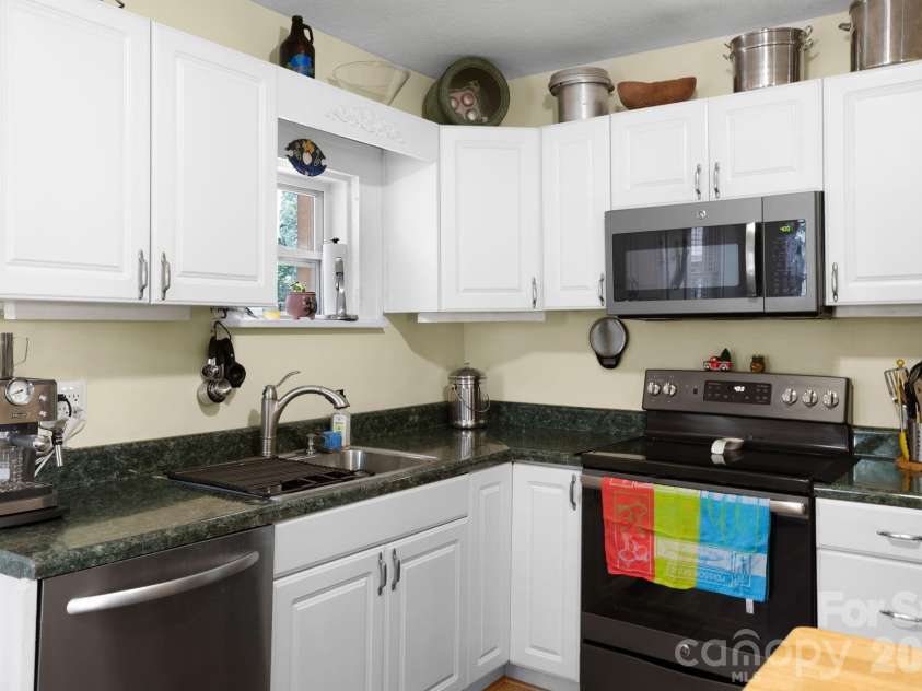 38 Mitchell Avenue, Asheville, NC 28806.  MLS# CAR4412545, YatesRealty ID 43598. 