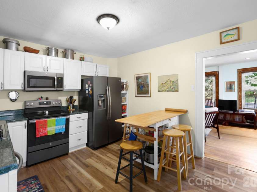 38 Mitchell Avenue, Asheville, NC 28806.  MLS# CAR4412545, YatesRealty ID 43598. 