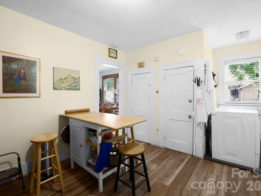 38 Mitchell Avenue, Asheville, NC 28806.  MLS# CAR4412545, YatesRealty ID 43598. 