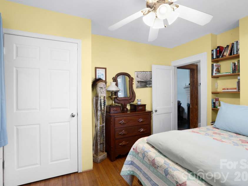 38 Mitchell Avenue, Asheville, NC 28806.  MLS# CAR4412545, YatesRealty ID 43598. 