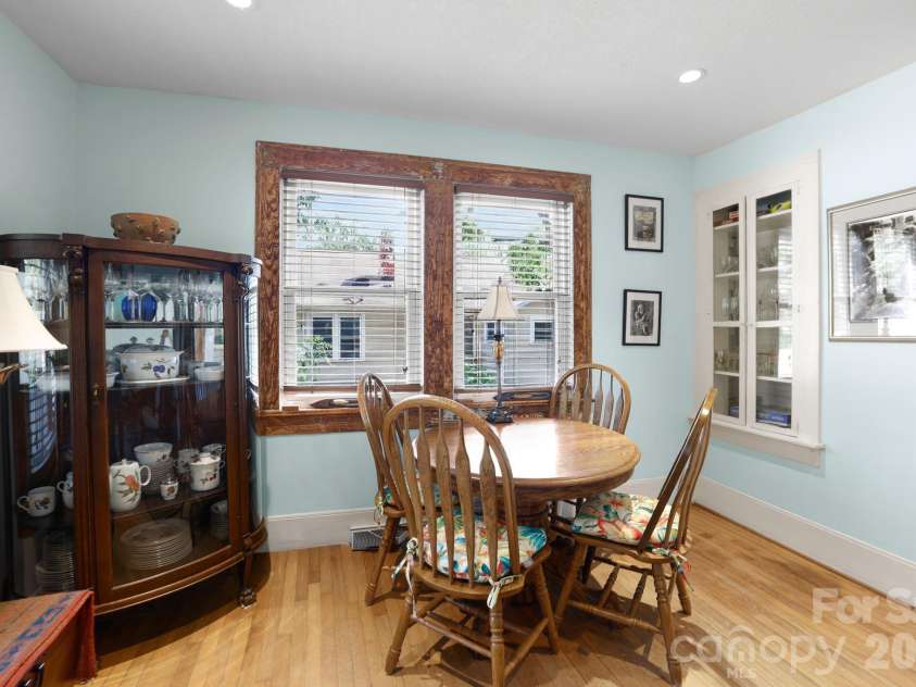 38 Mitchell Avenue, Asheville, NC 28806.  MLS# CAR4412545, YatesRealty ID 43598. Dinning area
