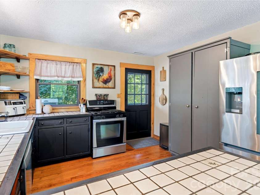 929 Camp Creek Road, Union Mills, NC 28167.  MLS# CAR4412648, YatesRealty ID 43599. Kitchen