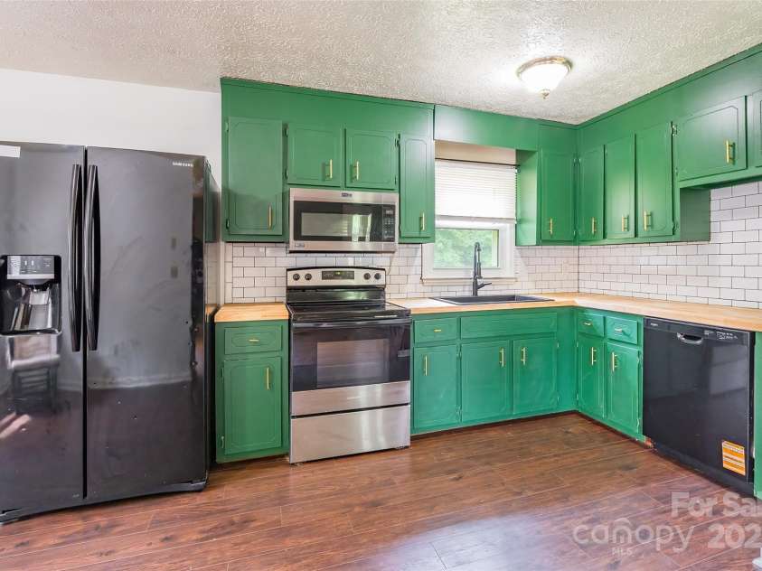 2675 Tablerock Road, Lenoir, NC 28645.  MLS# CAR4271816, YatesRealty ID 436. 