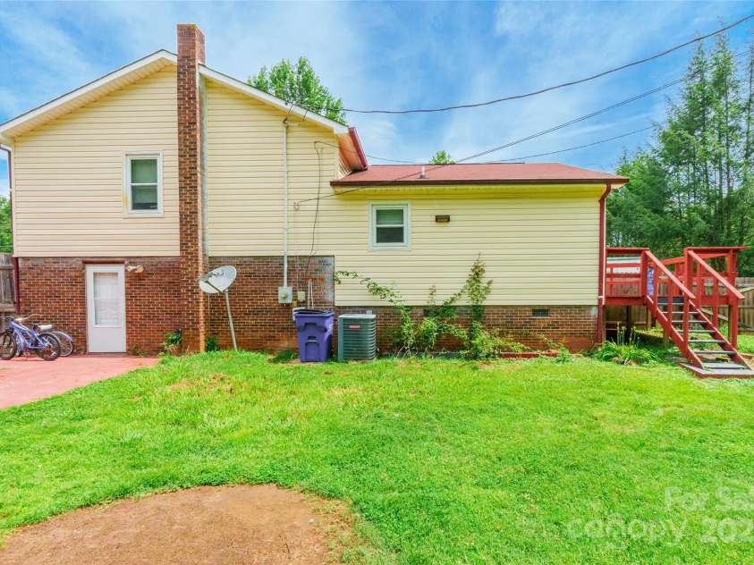 2675 Tablerock Road, Lenoir, NC 28645.  MLS# CAR4271816, YatesRealty ID 436. 