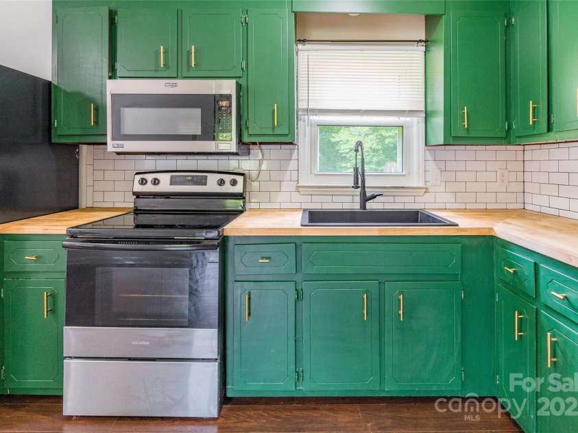 2675 Tablerock Road, Lenoir, NC 28645.  MLS# CAR4271816, YatesRealty ID 436. 