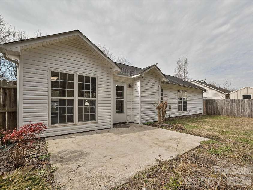 1336 Bells Knox Road, Charlotte, NC 28214.  MLS# CAR4344766, YatesRealty ID 4360. 