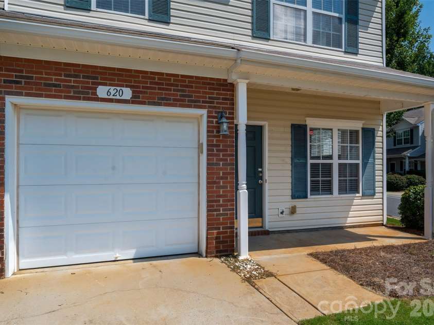620 Fountain Court, Fort Mill, SC 29715.  MLS# CAR4411478, YatesRealty ID 43601. 