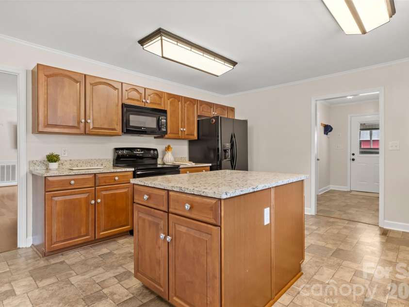 3701 Princeton Drive, Gastonia, NC 28056.  MLS# CAR4410949, YatesRealty ID 43602. 