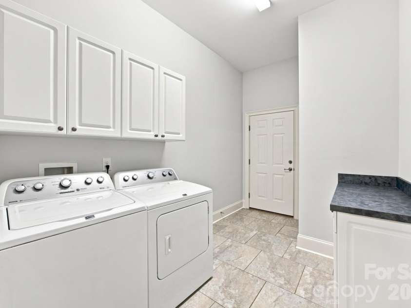 1140 Inn Keepers Way, Cornelius, NC 28031.  MLS# CAR4411778, YatesRealty ID 43603. 