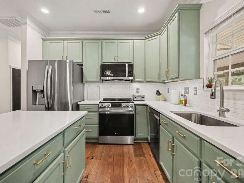 10120 Shanaclear Avenue, Concord, NC 28027.  MLS# CAR4406441, YatesRealty ID 43608. Kitchen