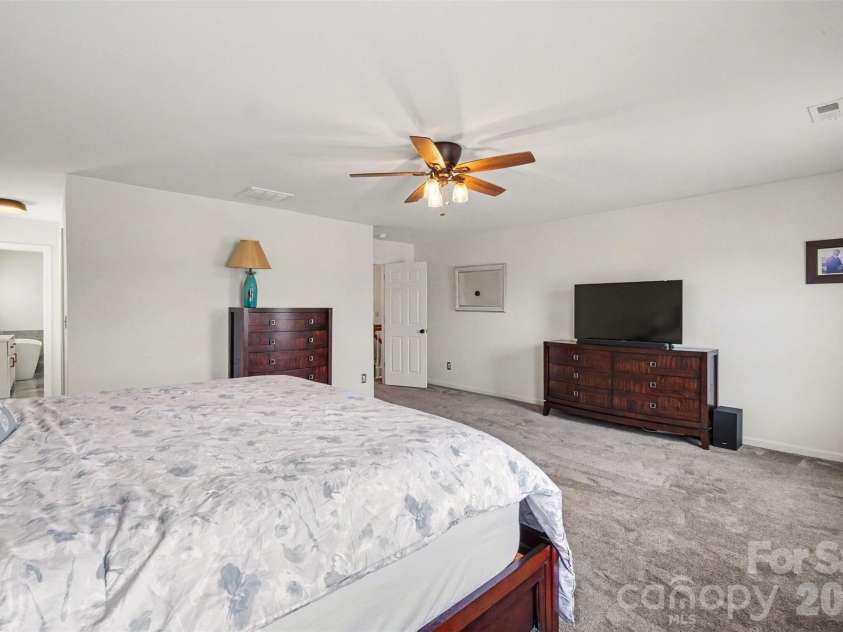 10120 Shanaclear Avenue, Concord, NC 28027.  MLS# CAR4406441, YatesRealty ID 43608. Large Primary Bedroom
