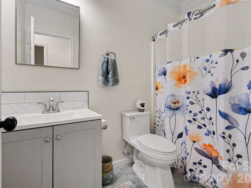 10120 Shanaclear Avenue, Concord, NC 28027.  MLS# CAR4406441, YatesRealty ID 43608. Main Level Full Bath
