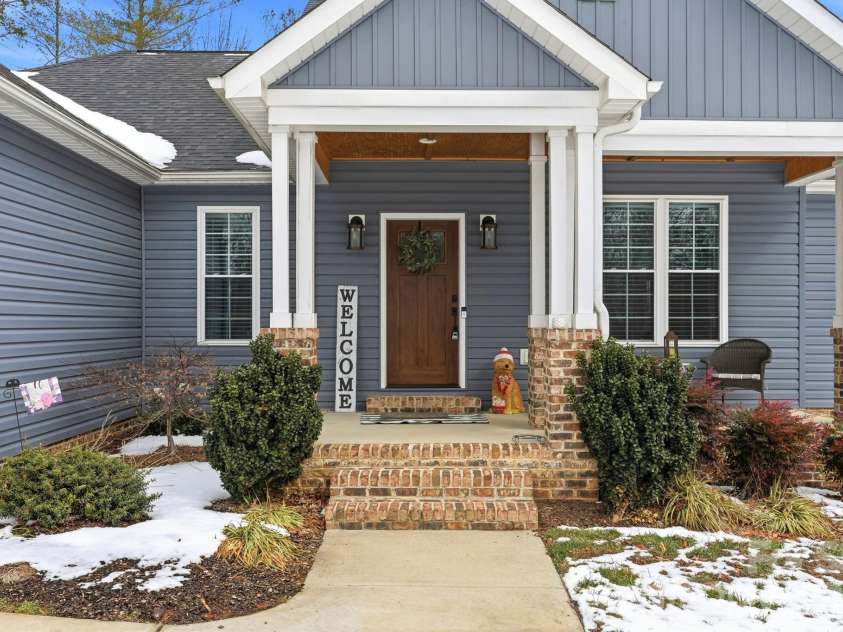 1196 Cape Hickory Road, Hickory, NC 28601.  MLS# CAR4343637, YatesRealty ID 4361. 