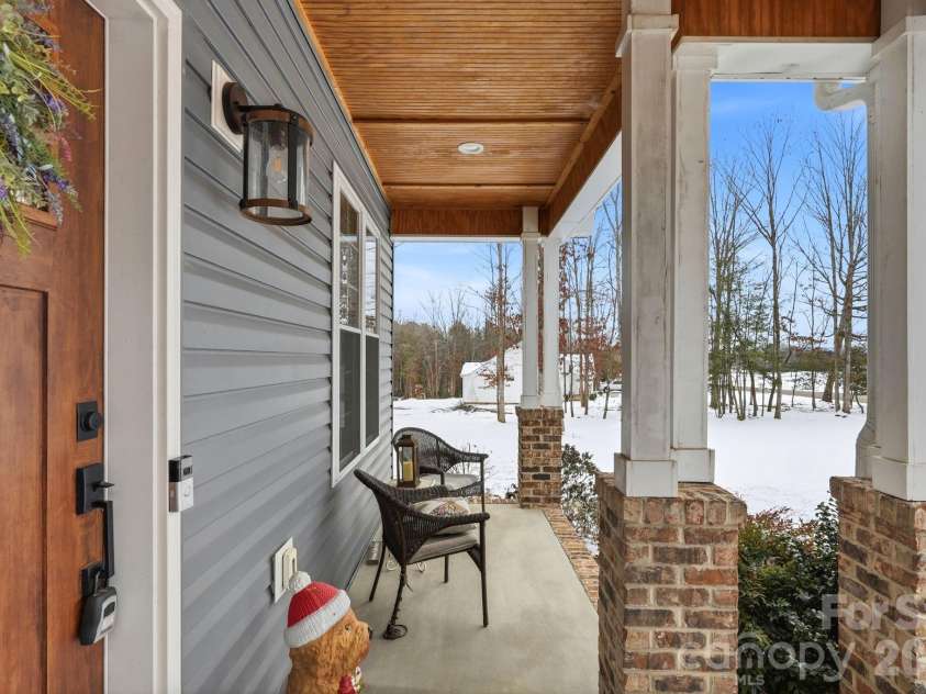 1196 Cape Hickory Road, Hickory, NC 28601.  MLS# CAR4343637, YatesRealty ID 4361. 