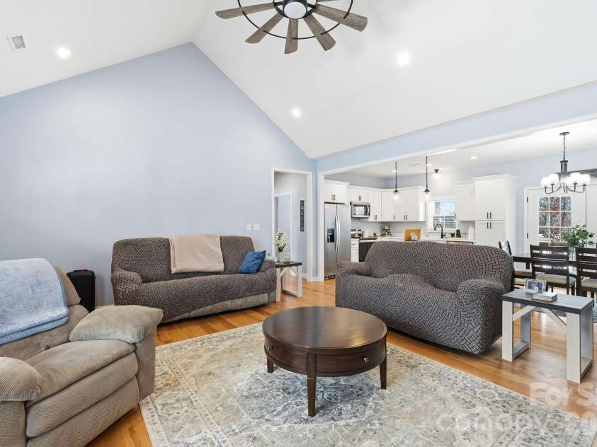 1196 Cape Hickory Road, Hickory, NC 28601.  MLS# CAR4343637, YatesRealty ID 4361. 