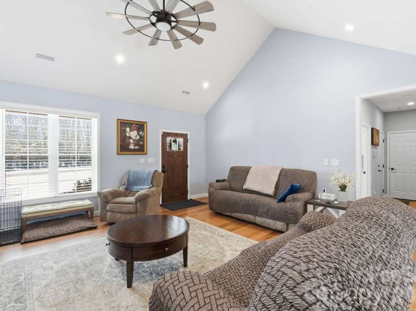 1196 Cape Hickory Road, Hickory, NC 28601.  MLS# CAR4343637, YatesRealty ID 4361. 