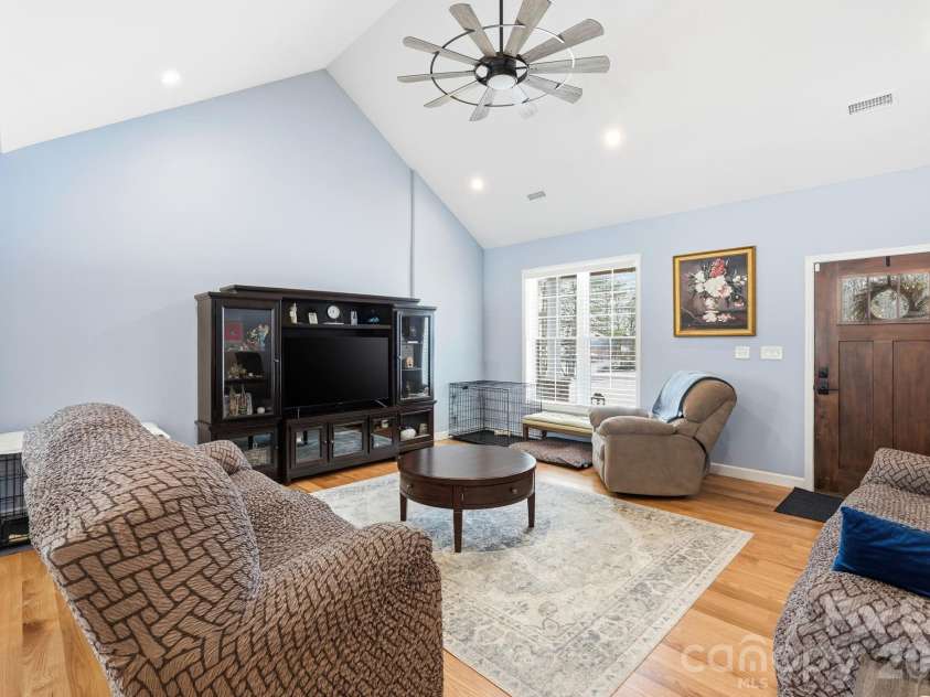 1196 Cape Hickory Road, Hickory, NC 28601.  MLS# CAR4343637, YatesRealty ID 4361. 