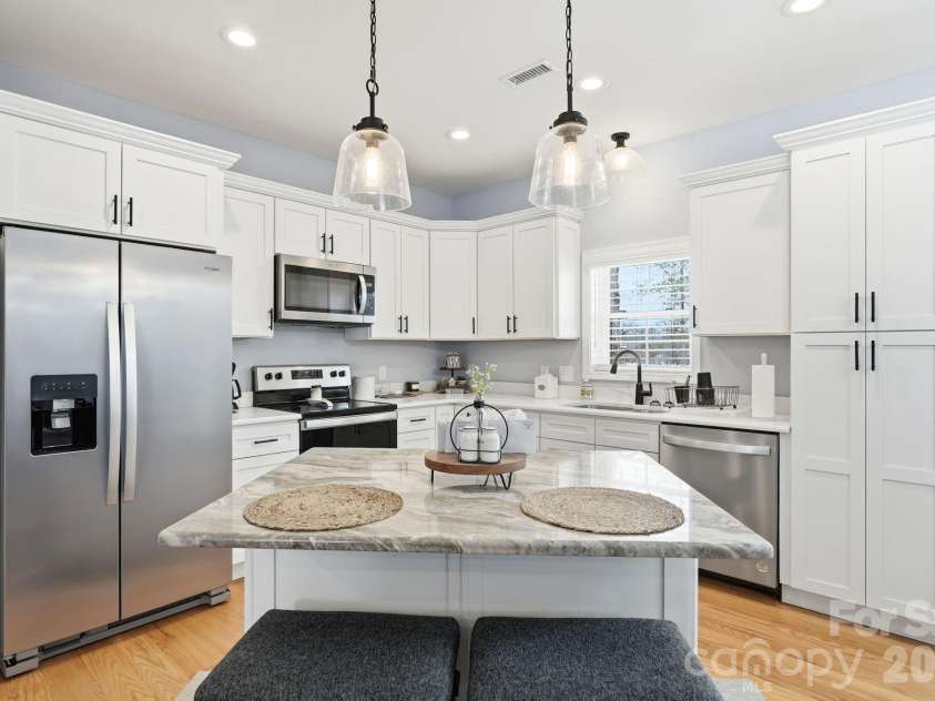 1196 Cape Hickory Road, Hickory, NC 28601.  MLS# CAR4343637, YatesRealty ID 4361. 