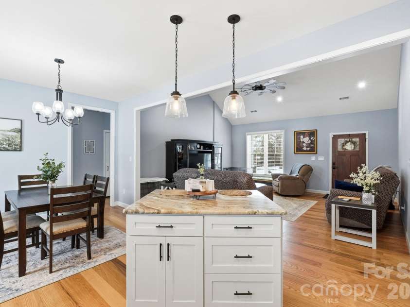 1196 Cape Hickory Road, Hickory, NC 28601.  MLS# CAR4343637, YatesRealty ID 4361. 