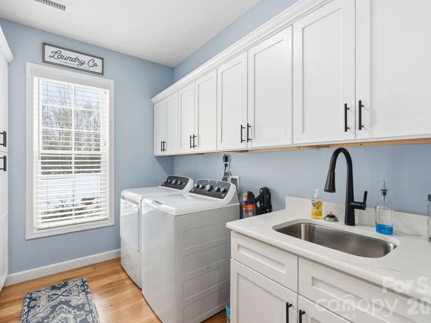 1196 Cape Hickory Road, Hickory, NC 28601.  MLS# CAR4343637, YatesRealty ID 4361. 