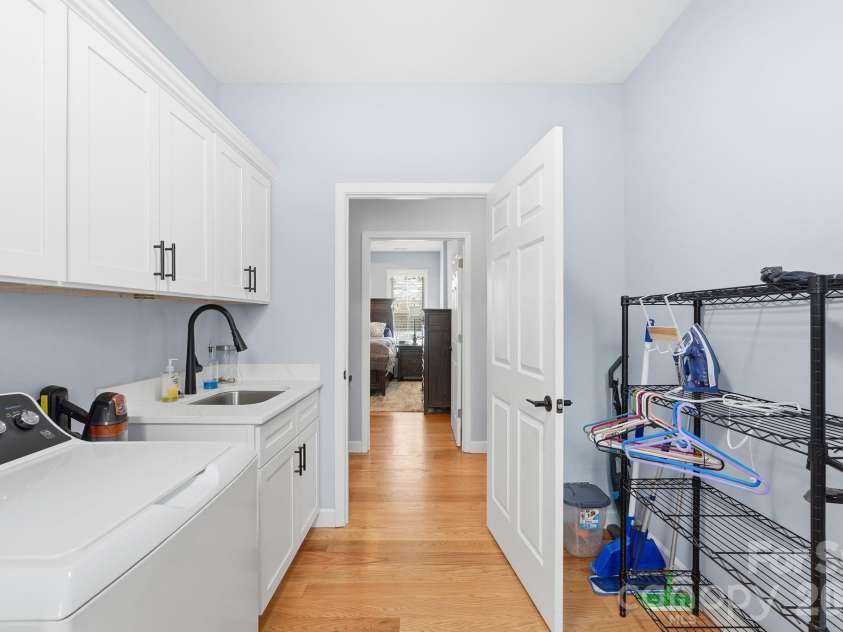 1196 Cape Hickory Road, Hickory, NC 28601.  MLS# CAR4343637, YatesRealty ID 4361. 