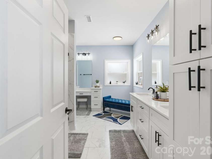 1196 Cape Hickory Road, Hickory, NC 28601.  MLS# CAR4343637, YatesRealty ID 4361. 