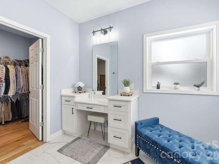 1196 Cape Hickory Road, Hickory, NC 28601.  MLS# CAR4343637, YatesRealty ID 4361. 