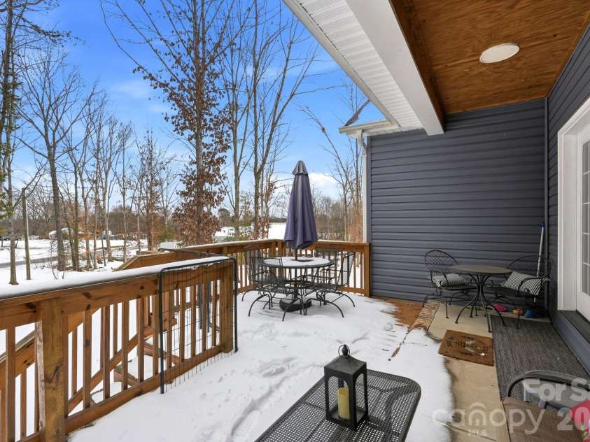 1196 Cape Hickory Road, Hickory, NC 28601.  MLS# CAR4343637, YatesRealty ID 4361. 