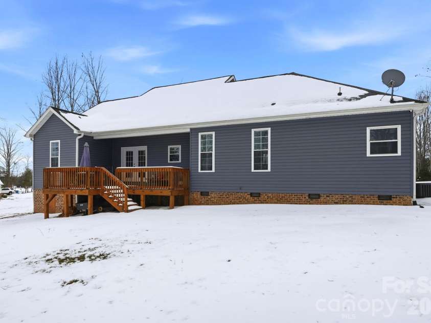 1196 Cape Hickory Road, Hickory, NC 28601.  MLS# CAR4343637, YatesRealty ID 4361. 