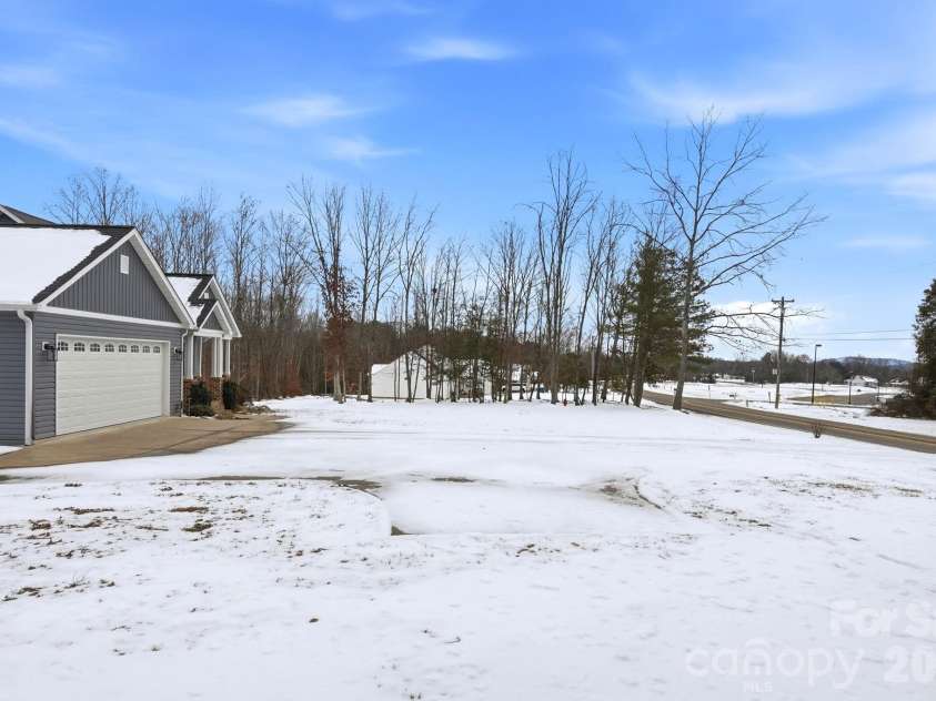 1196 Cape Hickory Road, Hickory, NC 28601.  MLS# CAR4343637, YatesRealty ID 4361. 