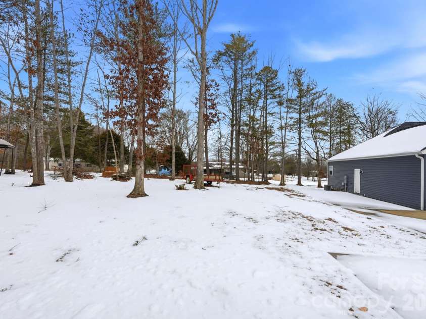 1196 Cape Hickory Road, Hickory, NC 28601.  MLS# CAR4343637, YatesRealty ID 4361. 