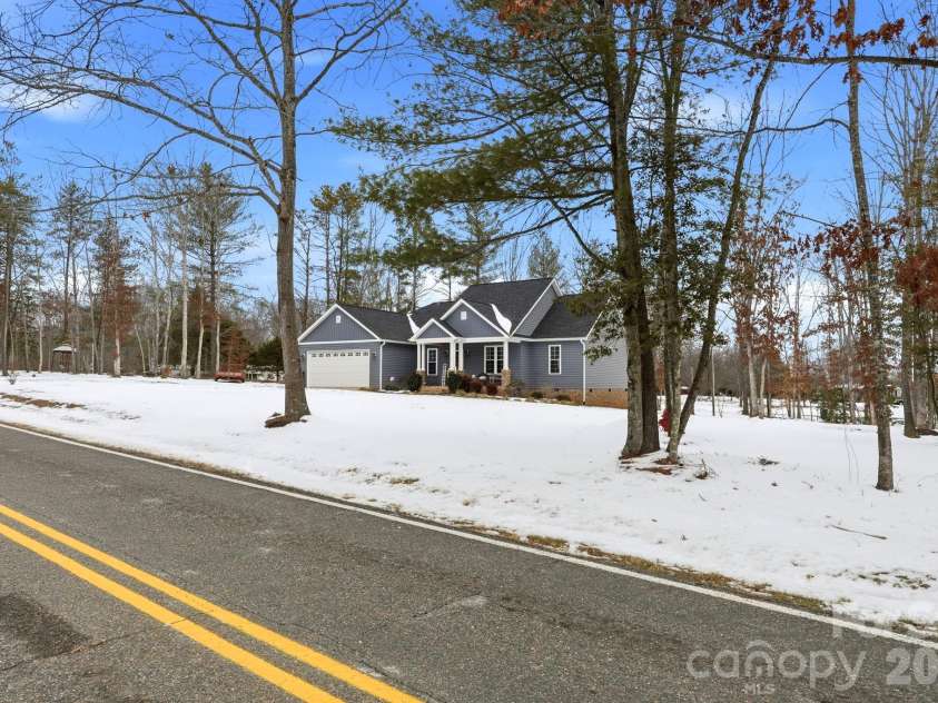 1196 Cape Hickory Road, Hickory, NC 28601.  MLS# CAR4343637, YatesRealty ID 4361. 