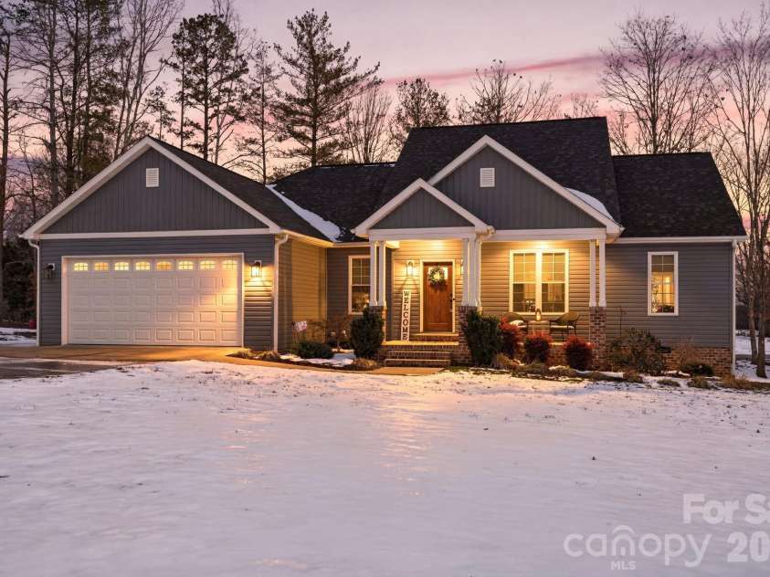 1196 Cape Hickory Road, Hickory, NC 28601.  MLS# CAR4343637, YatesRealty ID 4361. 