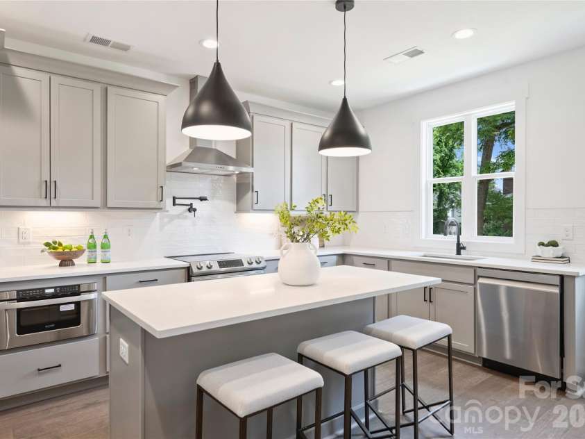209 Coxe Avenue, Charlotte, NC 28208.  MLS# CAR4272004, YatesRealty ID 4361. 