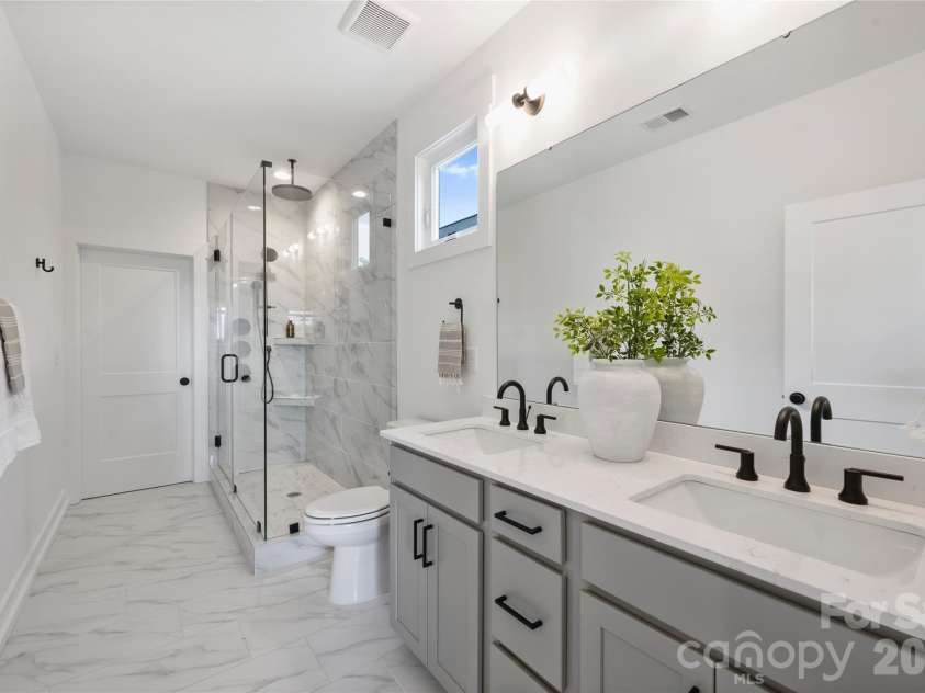 209 Coxe Avenue, Charlotte, NC 28208.  MLS# CAR4272004, YatesRealty ID 4361. 