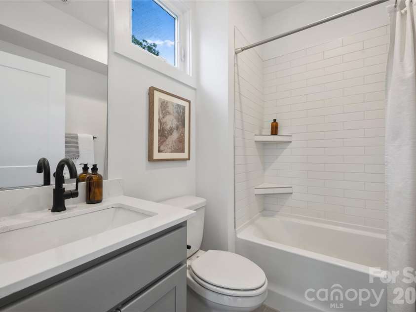 209 Coxe Avenue, Charlotte, NC 28208.  MLS# CAR4272004, YatesRealty ID 4361. 