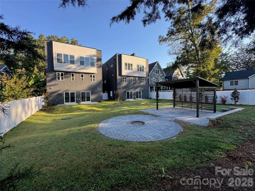 209 Coxe Avenue, Charlotte, NC 28208.  MLS# CAR4272004, YatesRealty ID 4361. 