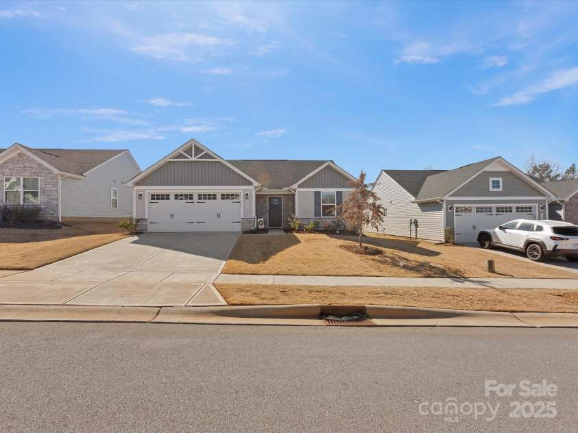 609 Grandiflora Avenue, Lancaster, SC 29720.  MLS# CAR4227848, YatesRealty ID 4361. 
