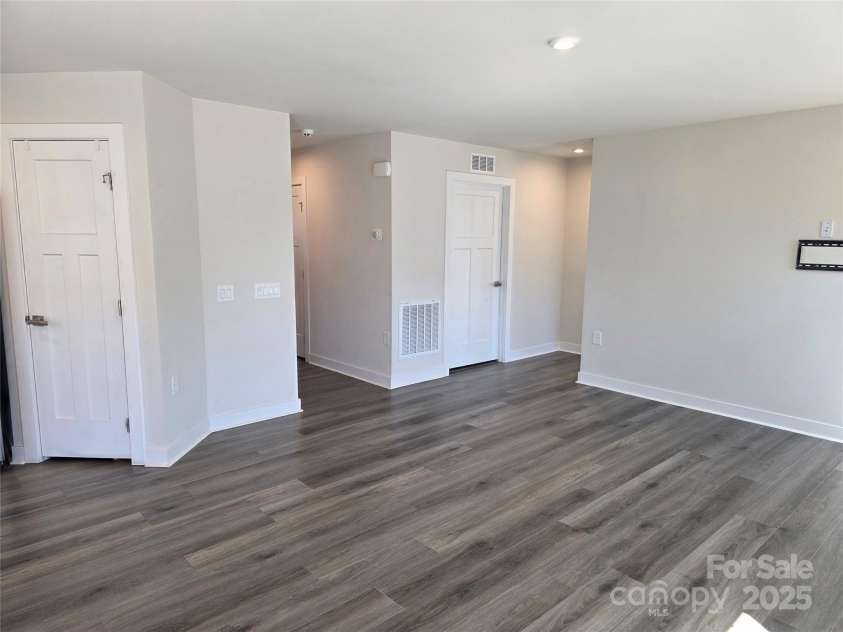 609 Grandiflora Avenue, Lancaster, SC 29720.  MLS# CAR4227848, YatesRealty ID 4361. 