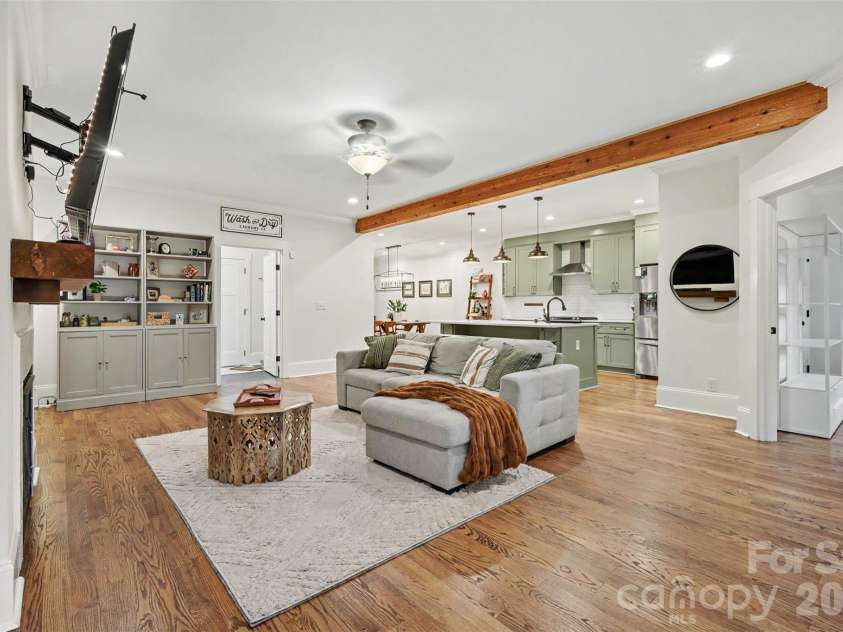 2409 Marlowe Avenue, Charlotte, NC 28208.  MLS# CAR4407568, YatesRealty ID 43611. 