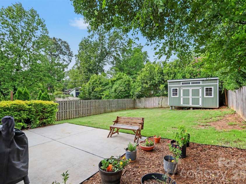 2409 Marlowe Avenue, Charlotte, NC 28208.  MLS# CAR4407568, YatesRealty ID 43611. Fenced yard.