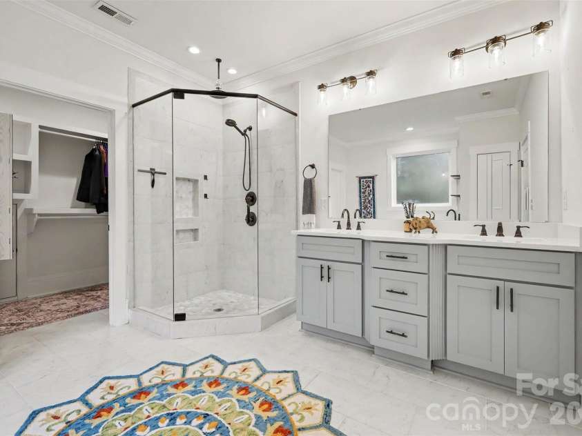 2409 Marlowe Avenue, Charlotte, NC 28208.  MLS# CAR4407568, YatesRealty ID 43611. Large primary bathroom.
