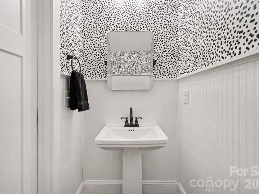 2409 Marlowe Avenue, Charlotte, NC 28208.  MLS# CAR4407568, YatesRealty ID 43611. Main level half bath.