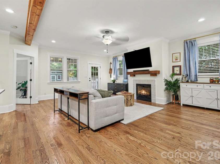 2409 Marlowe Avenue, Charlotte, NC 28208.  MLS# CAR4407568, YatesRealty ID 43611. Open living space.