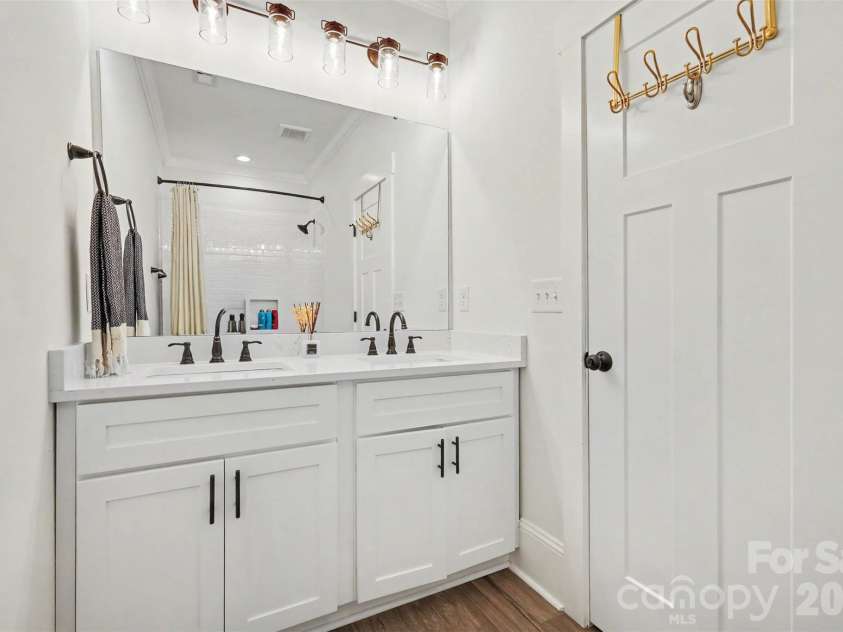 2409 Marlowe Avenue, Charlotte, NC 28208.  MLS# CAR4407568, YatesRealty ID 43611. Upstairs hall bathroom.