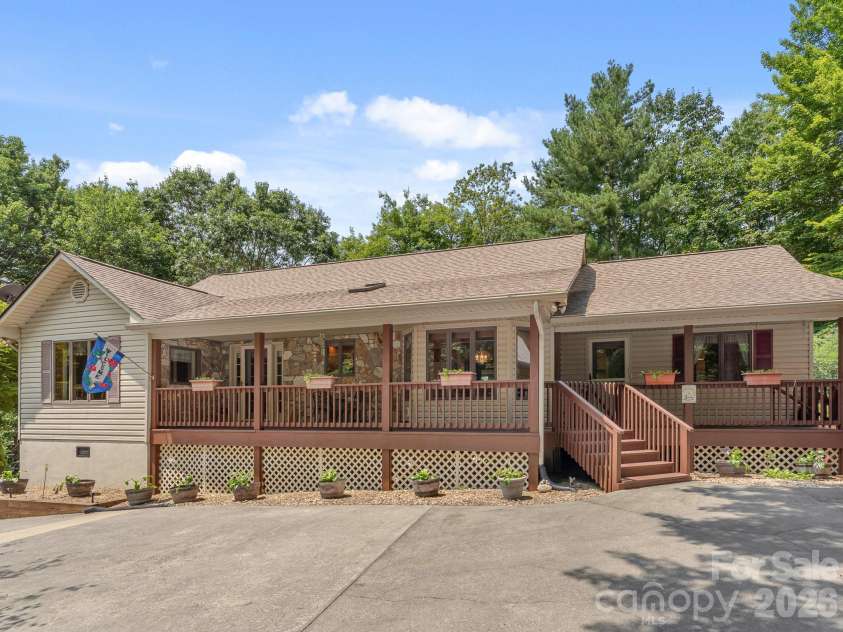 620 Thunder Road, Brevard, NC 28712.  MLS# CAR4408871, YatesRealty ID 43614. 