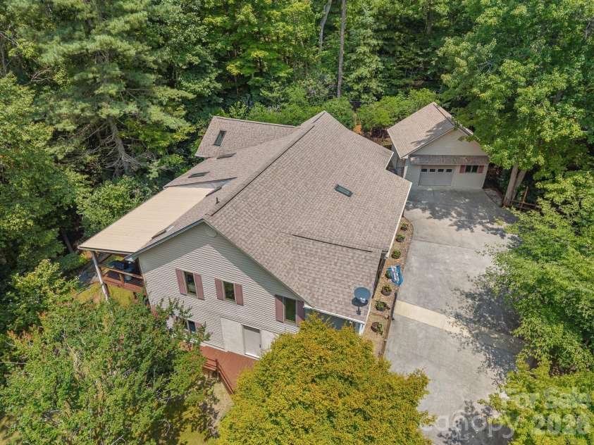 620 Thunder Road, Brevard, NC 28712.  MLS# CAR4408871, YatesRealty ID 43614. 